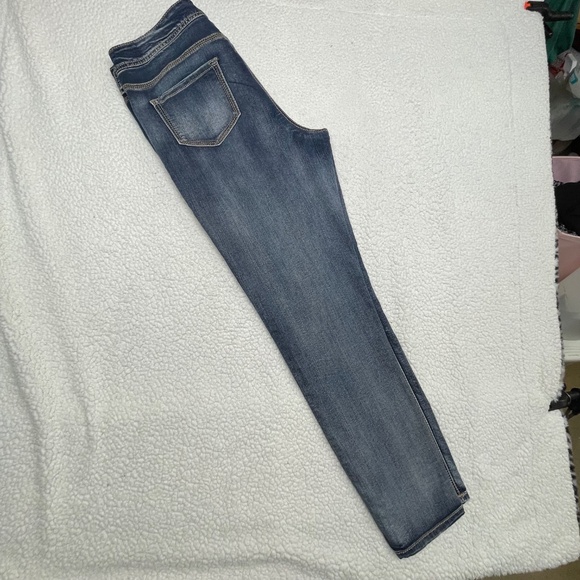 Women’s 16 Reg. Maurice’s Blue Jeans - Picture 6 of 12
